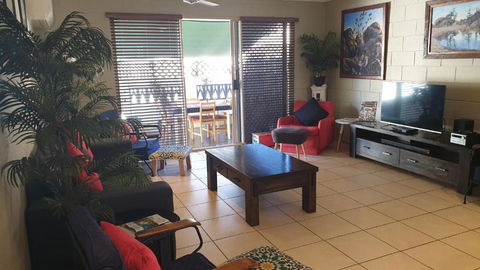 A City Retreat 2BR Apartment Reid Park Townsville - Tourism Hervey Bay 5
