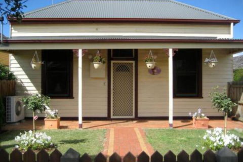 Bloomsbury Cottage - Hervey Bay Accommodation 0