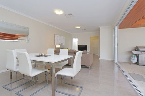 Anastasia Villa - Hervey Bay Accommodation 2
