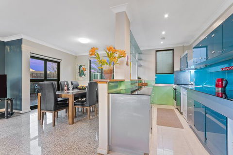 Villa De Marseilles Melbourne - Hervey Bay Accommodation 4