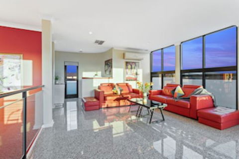 Villa De Marseilles Melbourne - Hervey Bay Accommodation 0