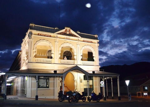 Empire Hotel Queenstown - Hervey Bay Accommodation 0