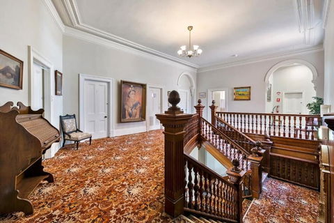 Empire Hotel Queenstown - Hervey Bay Accommodation 2