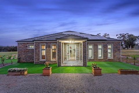 Bulla Hill Villas- Melbourne Airport - Hervey Bay Accommodation 2