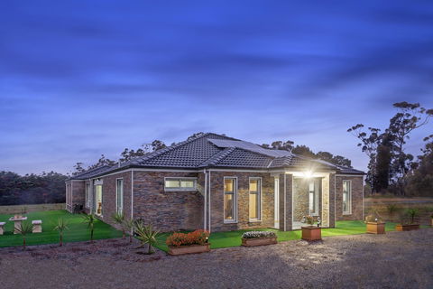 Bulla Hill Villas- Melbourne Airport - Hervey Bay Accommodation 4