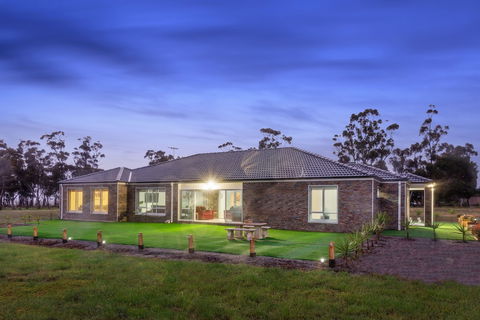Bulla Hill Villas- Melbourne Airport - Hervey Bay Accommodation 3