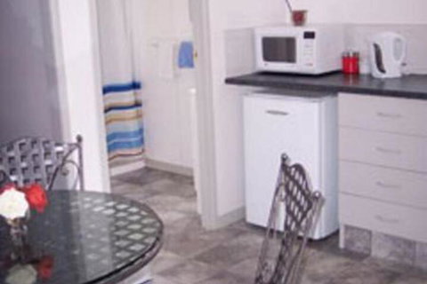 Sheffield Cabins & Apartments - Hervey Bay Accommodation 2