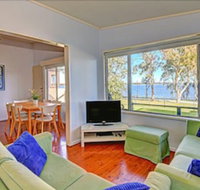 Lakes Edge Cottage - Hervey Bay Accommodation
