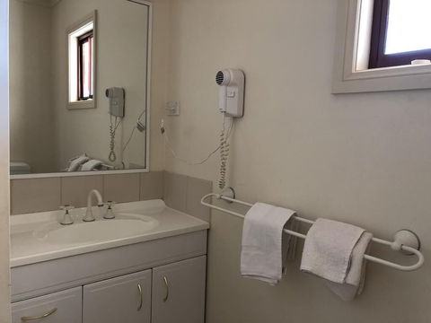 Outback Quarters - Hervey Bay Accommodation 6