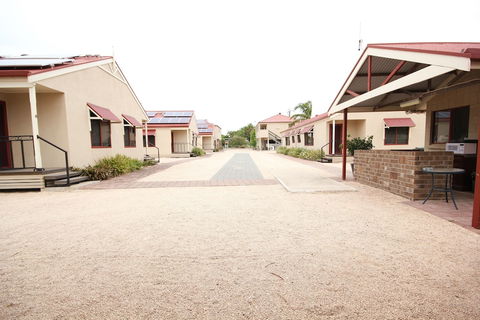 Port Vincent Motel & Apartments - Hervey Bay Accommodation 0