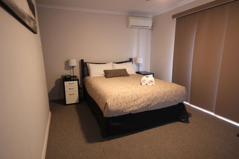 Port Vincent Motel & Apartments - Hervey Bay Accommodation 4