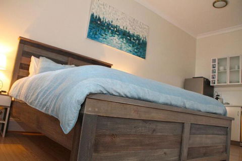 Smugglers Inn Studio Apartments - Tourism Hervey Bay 3