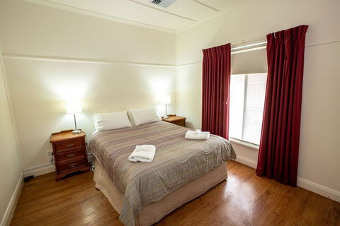 Smith Street Cottage Naracoorte - Hervey Bay Accommodation 3