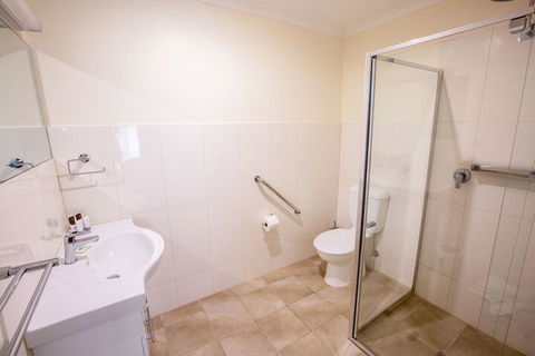 Smith Street Cottage Naracoorte - Hervey Bay Accommodation 4