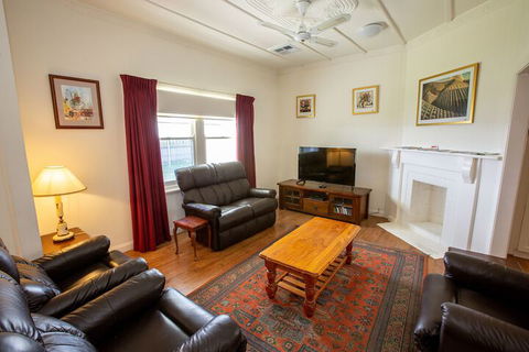 Smith Street Cottage Naracoorte - Hervey Bay Accommodation 1