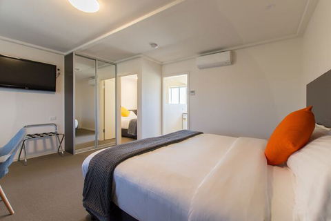 Mick O'Shea's - Hervey Bay Accommodation 5