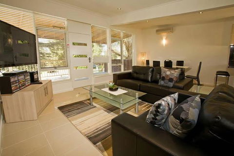 Beach House Apartments - Hervey Bay Accommodation 3