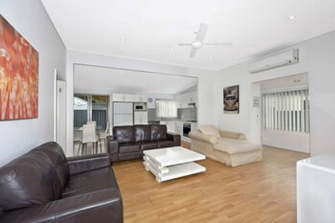 Oakland Cottage - Hervey Bay Accommodation 0