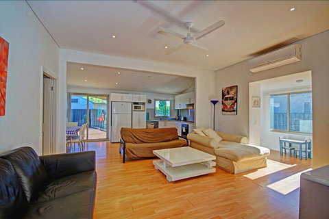 Oakland Cottage - Hervey Bay Accommodation 4