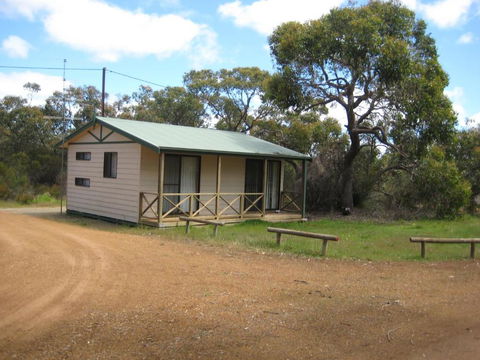 Parndana Hotel Cabins - Hervey Bay Accommodation 1