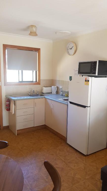 Parndana Hotel Cabins - Hervey Bay Accommodation 4