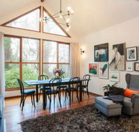 Artist on Everest - Hervey Bay Accommodation