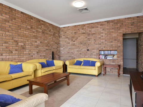 The House On The Lake At Fishing Point Lake Macquarie Honestly Put The Line In & Catch Fish - Tourism Hervey Bay 1