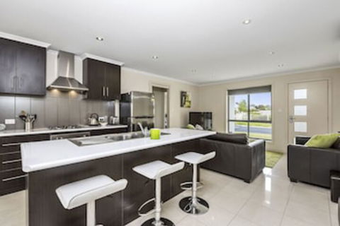 Megan Court Apartments - Hervey Bay Accommodation 0