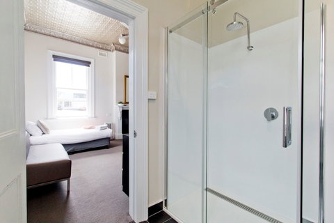 Deloraine Hotel - Tourism Hervey Bay 5