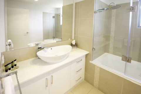 Phillip Island Towers - Hervey Bay Accommodation 3