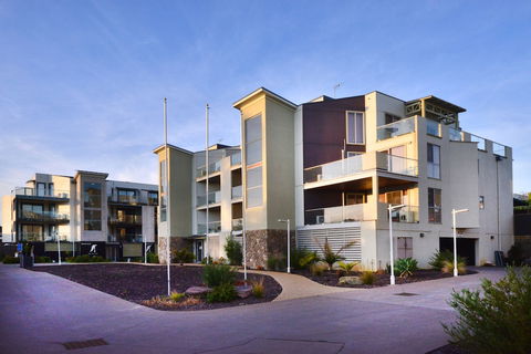Phillip Island Towers - Hervey Bay Accommodation 4