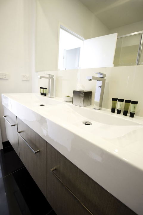 Phillip Island Towers - Hervey Bay Accommodation 0