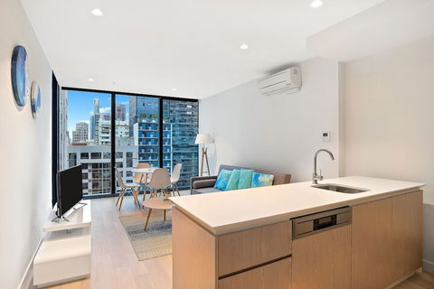 IFSuites (IFSTAYS) EQ Tower - Hervey Bay Accommodation 6