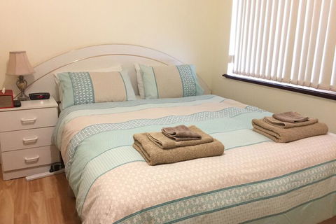 The Royal Dolphin B&B In Safety Bay - Tourism Hervey Bay 3