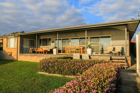 Bunkys By The Sea Holiday House - Tourism Hervey Bay 5