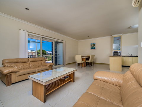 Seafront Unit 50 - Hervey Bay Accommodation 0