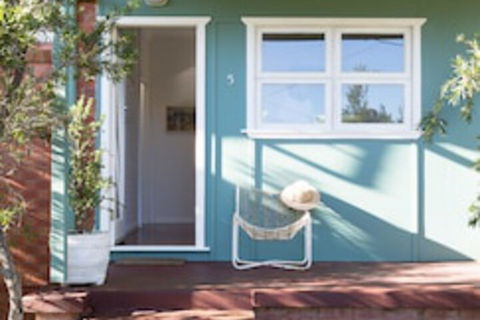 Artist Retreat - Tourism Hervey Bay 0