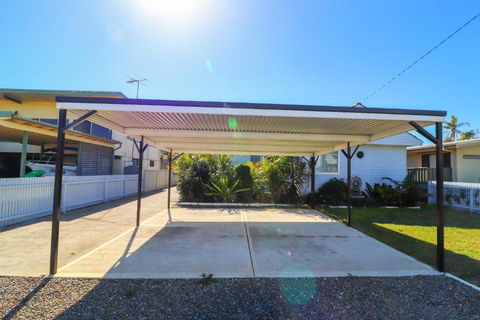 Blacksmiths Sea Breeze - Tourism Hervey Bay 5