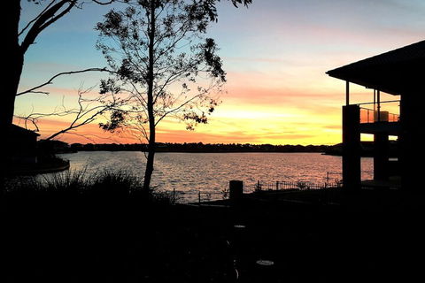 Deluxe Lake View House - Hervey Bay Accommodation 3