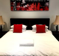 Deluxe Lake View House - Hervey Bay Accommodation
