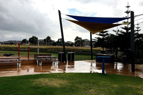 Deluxe Lake View House - Hervey Bay Accommodation 7