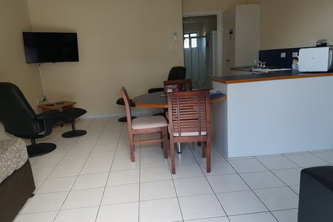 Lucinda Fishing Lodge - Tourism Hervey Bay 2