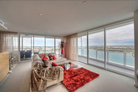 Bridgepoint 1105 - Hervey Bay Accommodation 0