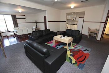 Macquarie Cottage - Tourism Hervey Bay 0