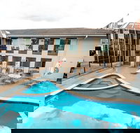 Twin Towers Inn - Tourism Hervey Bay