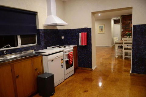 Ratcliff Cottage - Tourism Hervey Bay 7