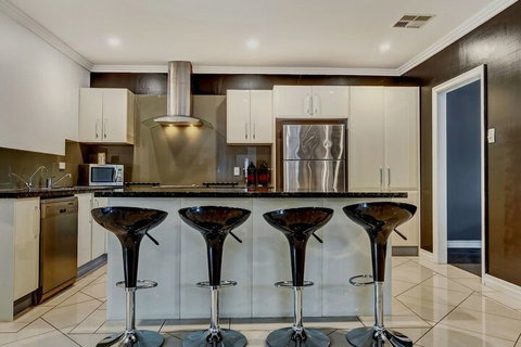 Hollywood Tree House - Hervey Bay Accommodation 4