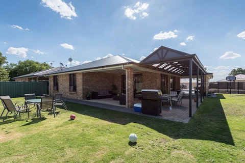 Barossa Family Holiday Home - Hervey Bay Accommodation 2