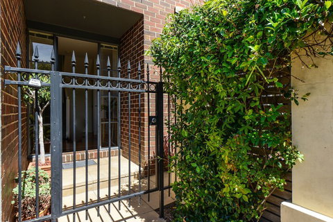 BOUTIQUE STAYS - Brighton Abode - Hervey Bay Accommodation 1