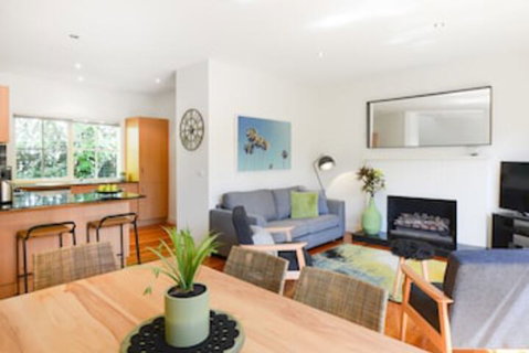 BOUTIQUE STAYS - Brighton Abode - Hervey Bay Accommodation 0